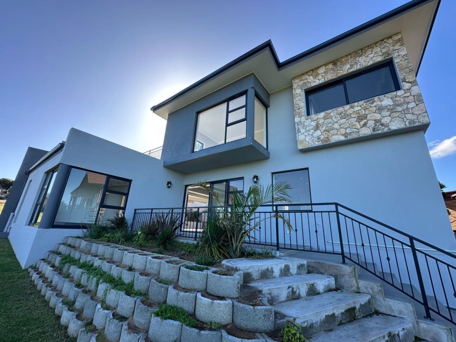 5 Bedroom Property for Sale in Stilbaai Wes Western Cape